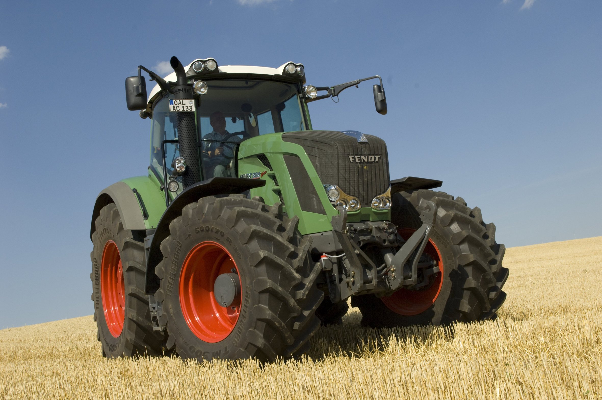 The FENDT TRACTOR line means progress continuously variable and high 2362x1569