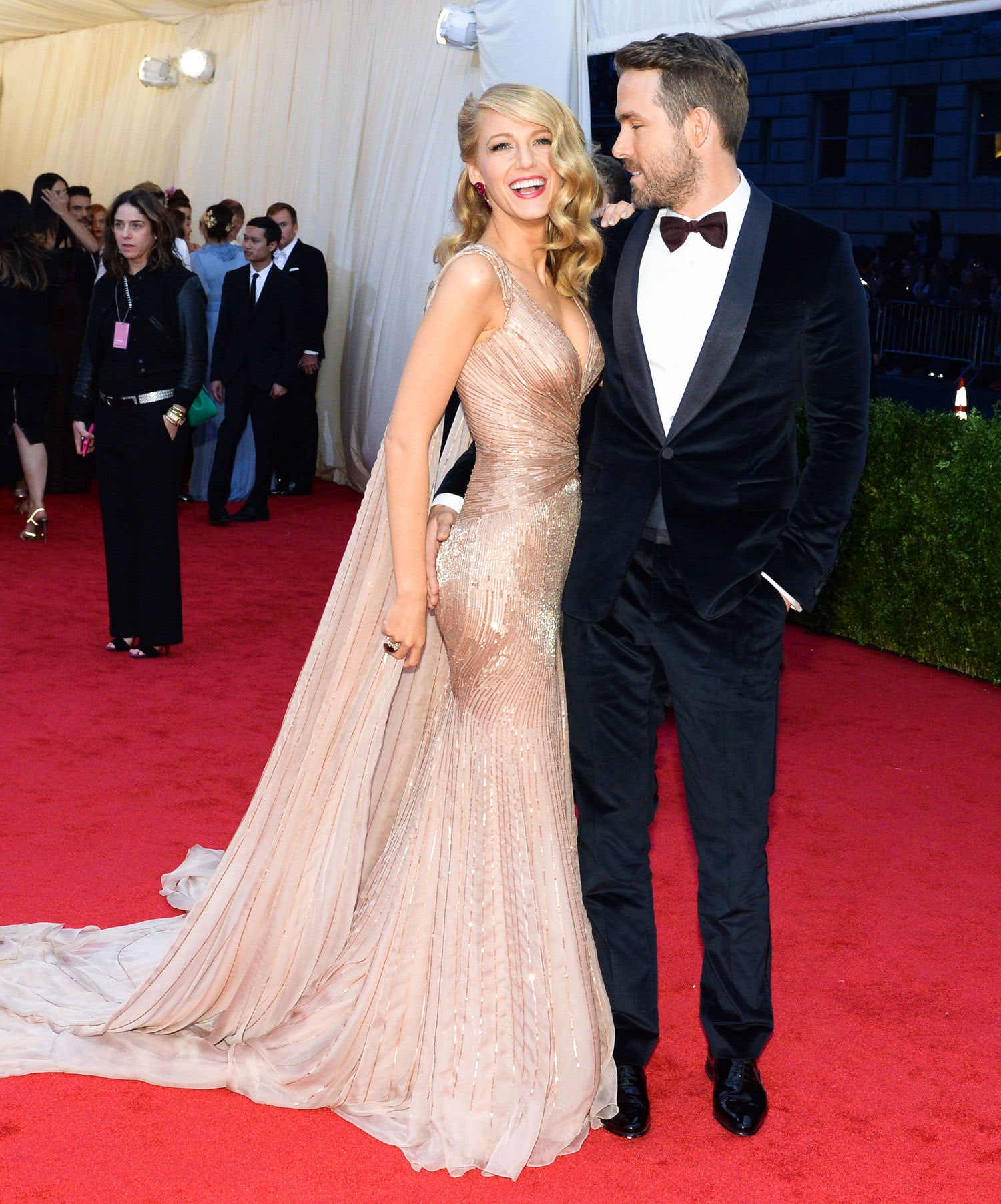 Ryan Reynolds Says Blake Lively Is A Messy Disaster Before Red