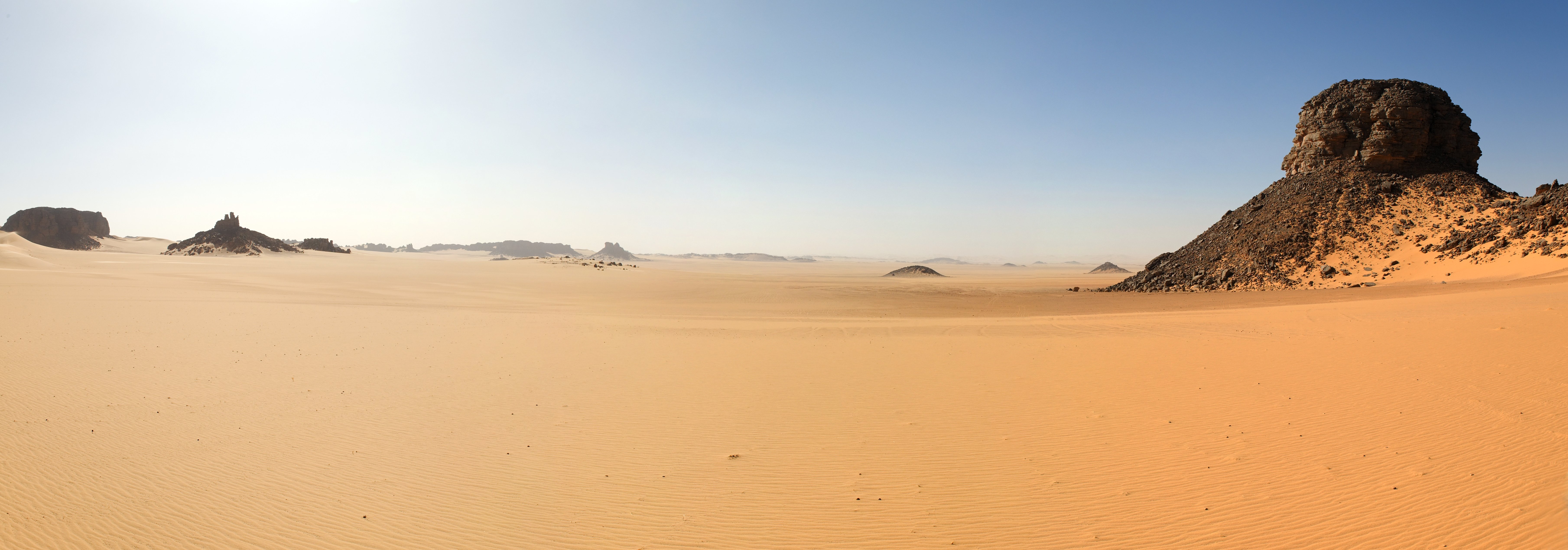 Panoramic desert wallpaper