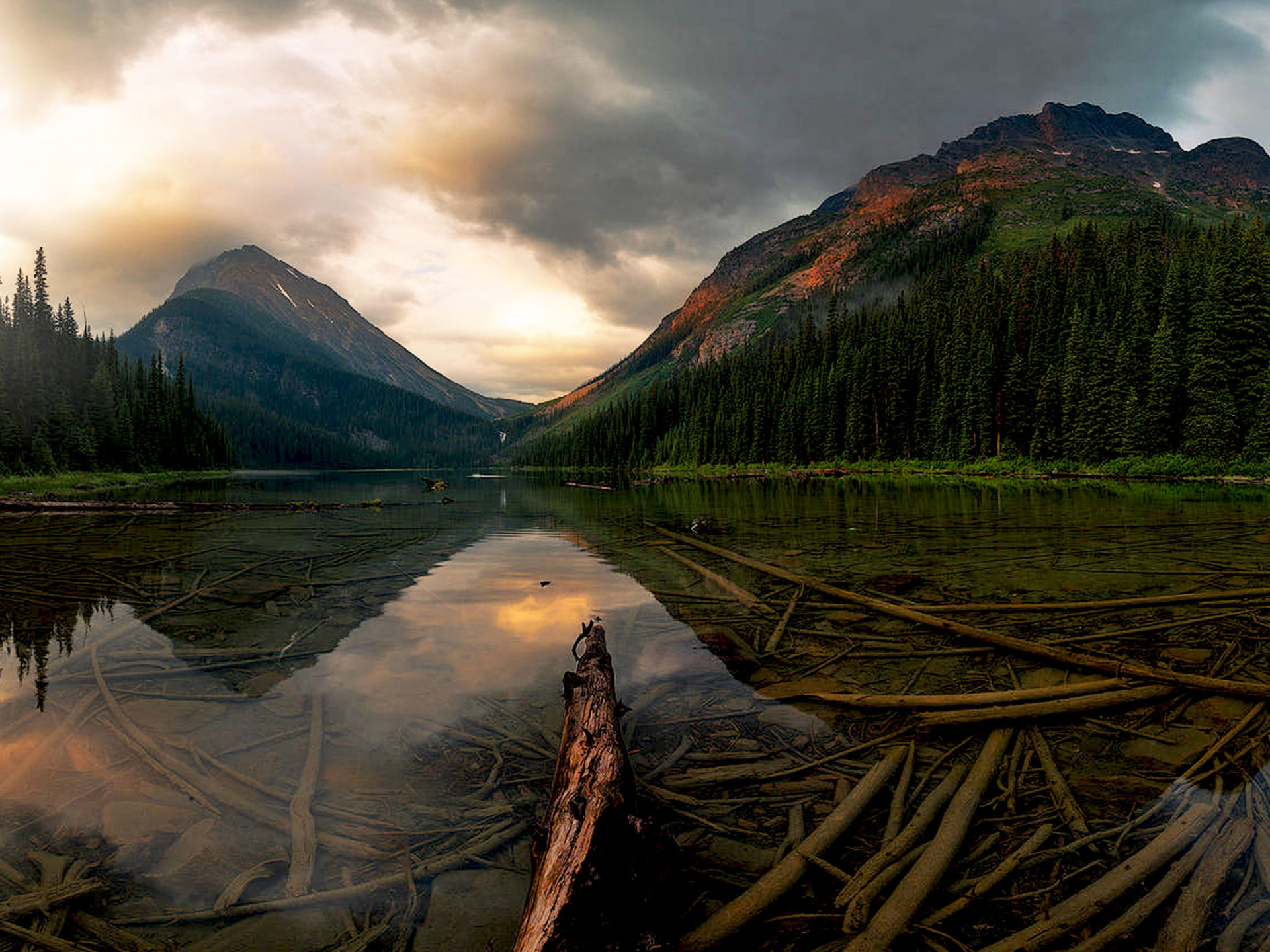 Sunrise Jasper Mountain Lake In The Canadian Rockies 4k Ultra Hd 1920x1440