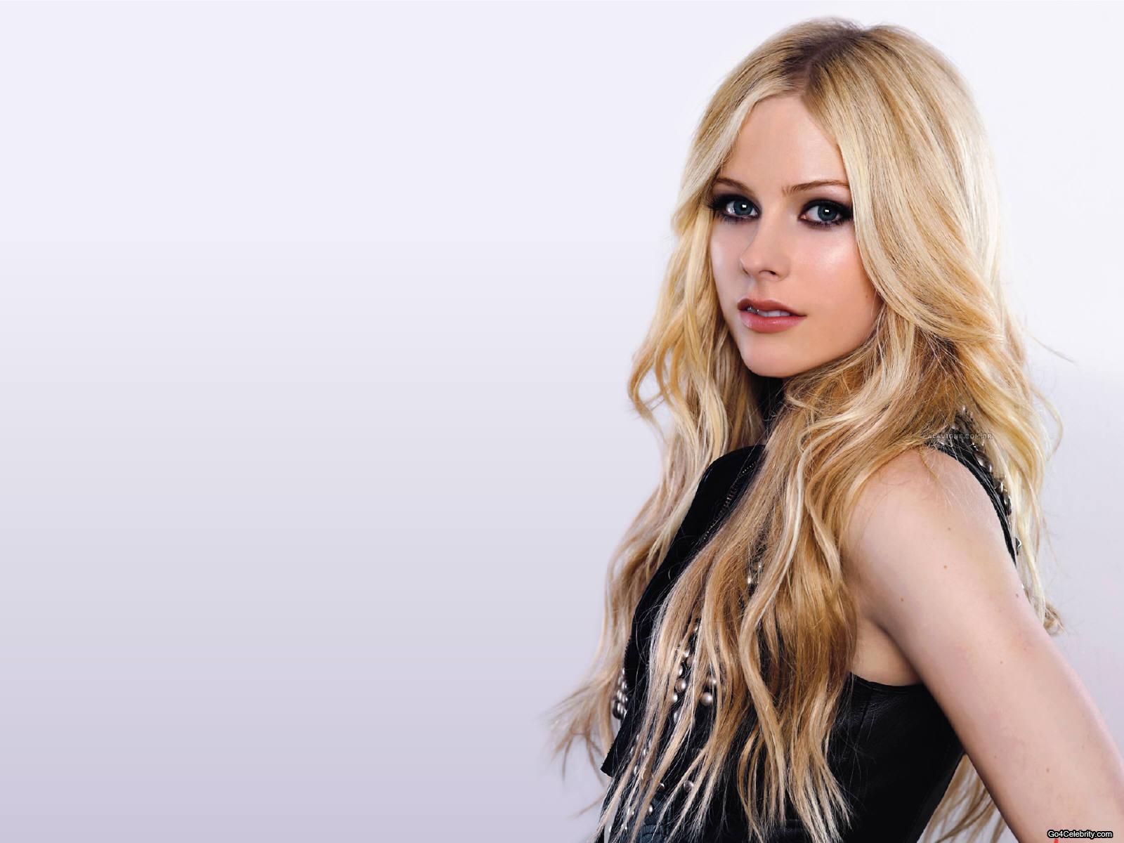Hollywood Model Avril Lavigne Hq Wallpaper Style