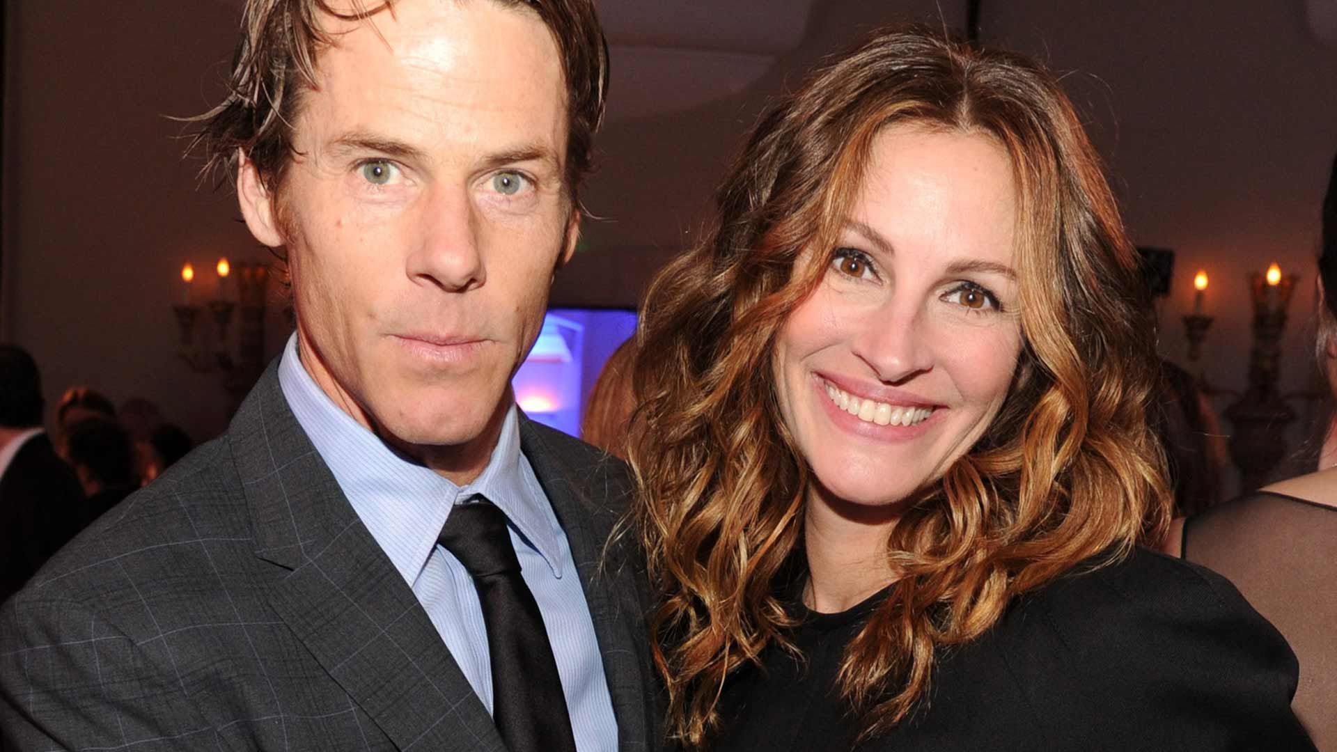 Julia Roberts Uses Her Husband S Face For Cell Phone Wallpaper