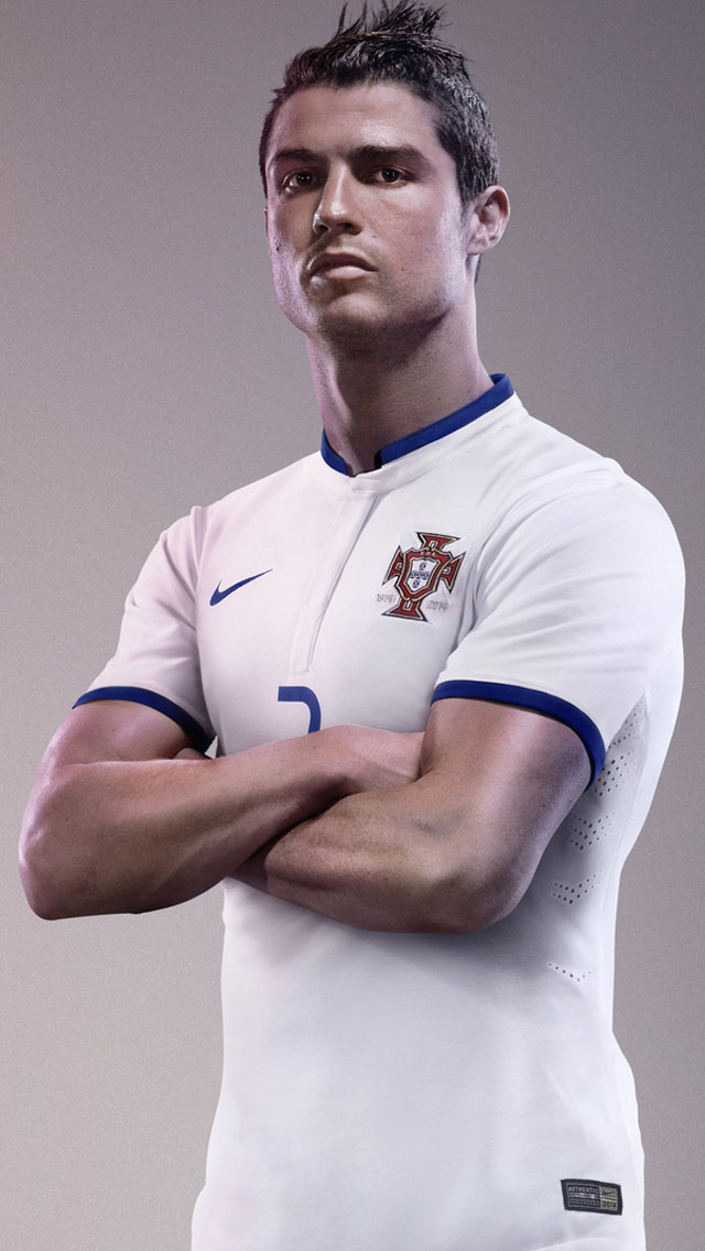Cristiano Ronaldo White Jersey Wallpaper iPhone