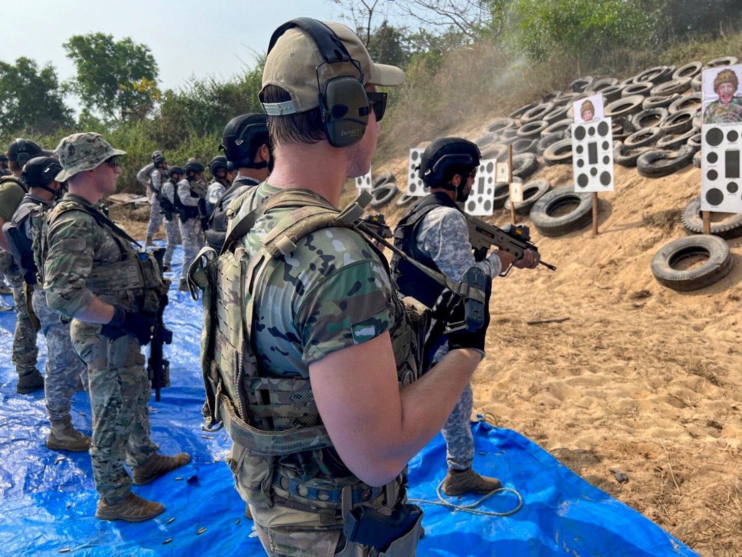 Commandos Marine soldiers participating in a target practice exercise