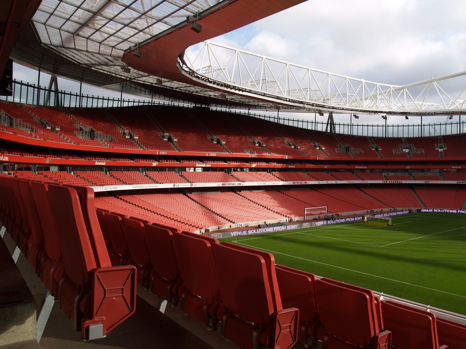 Free Download Emirates Stadium Hd Wallpaper Stadium Wallpapers 1600x1200 For Your Desktop Mobile Tablet Explore 77 Emirates Stadium Wallpapers Download Arsenal Wallpaper