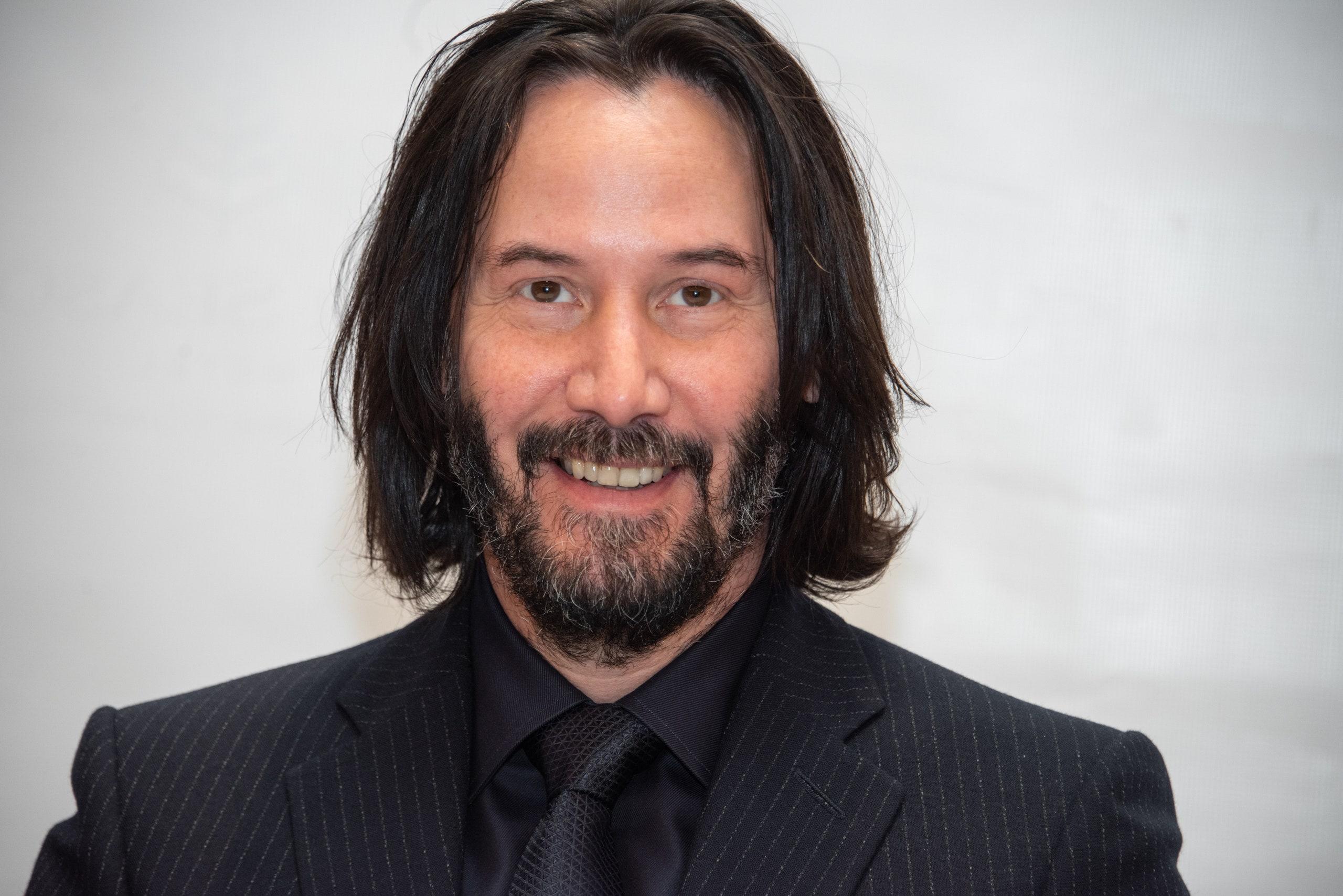 Fans Are Praising The Way Keanu Reeves Takes Photos With Women