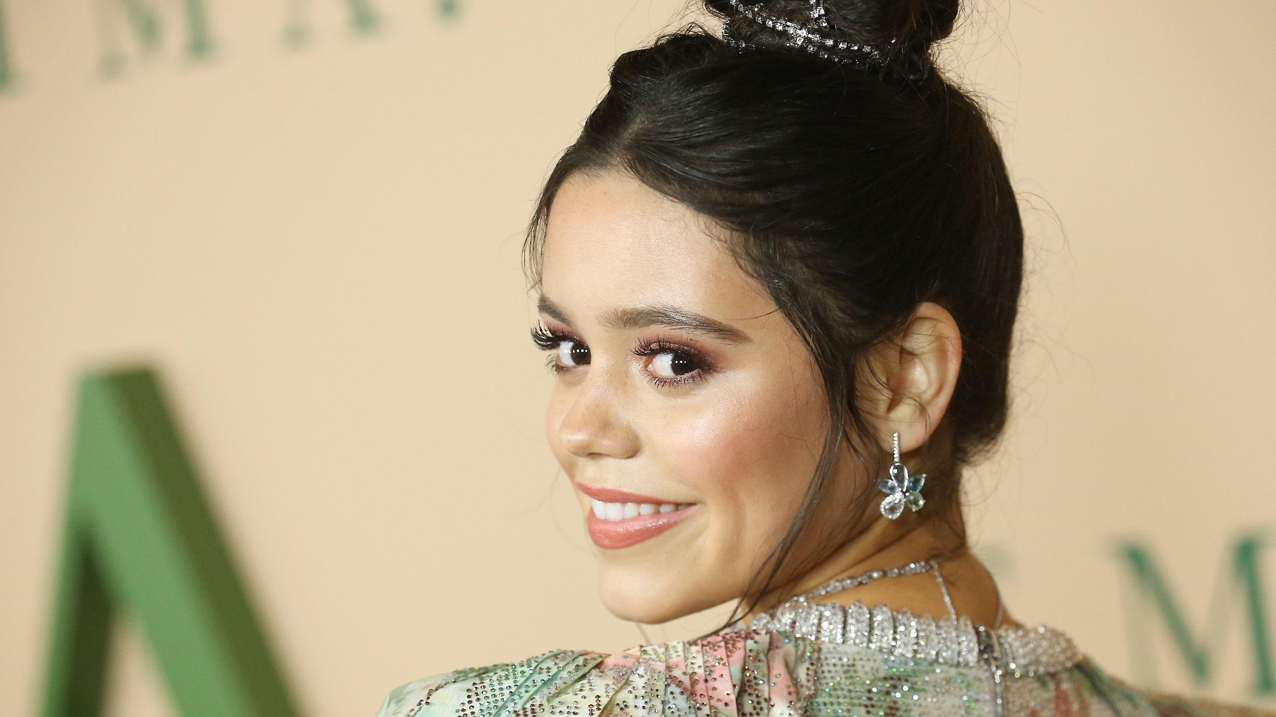 Flix S Addams Family Spinoff Casts Jenna Ortega As Wednesday