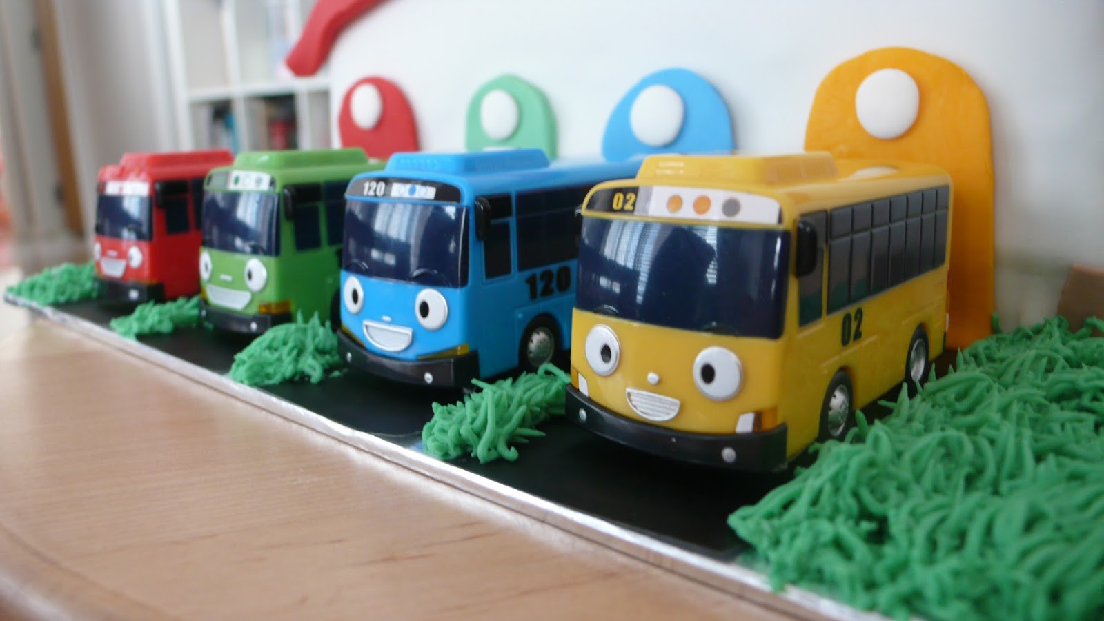 Debbie S Little Sweets Tayo Buses Make Cool Cakes