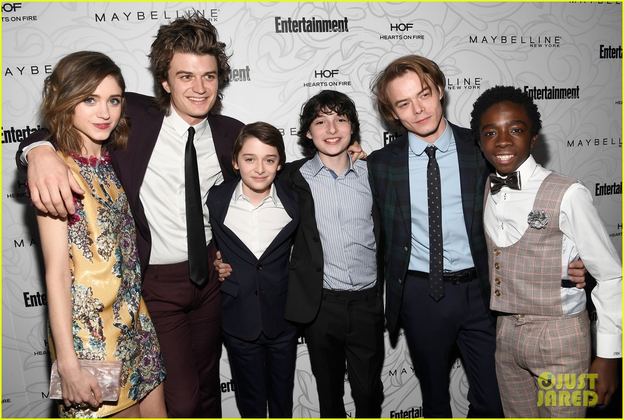 The Stranger Things Cast Attends Ew Sag Party Wallpaper