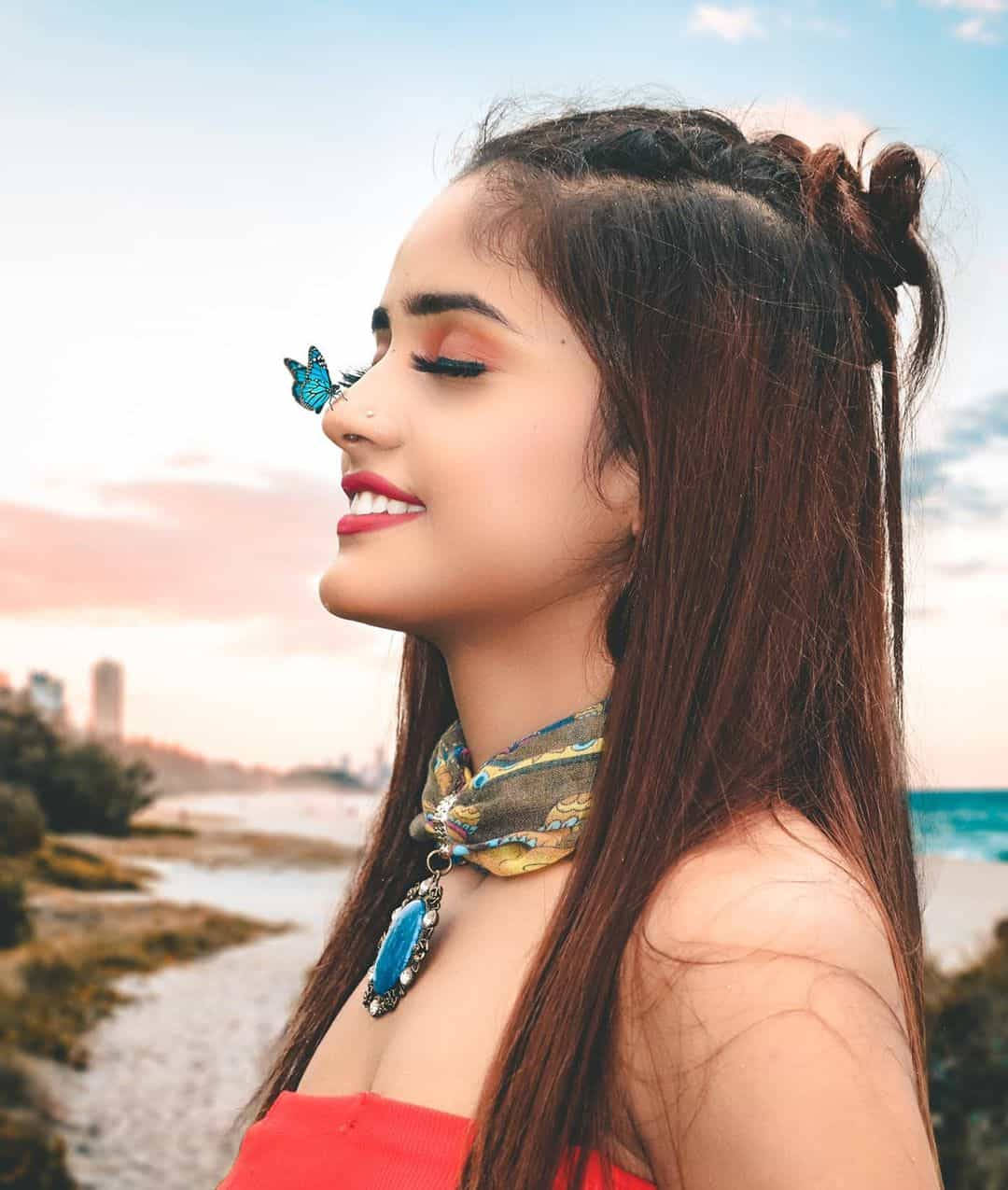 Side Of Nisha Guragain Byx220p9kba4blua Wallpaper