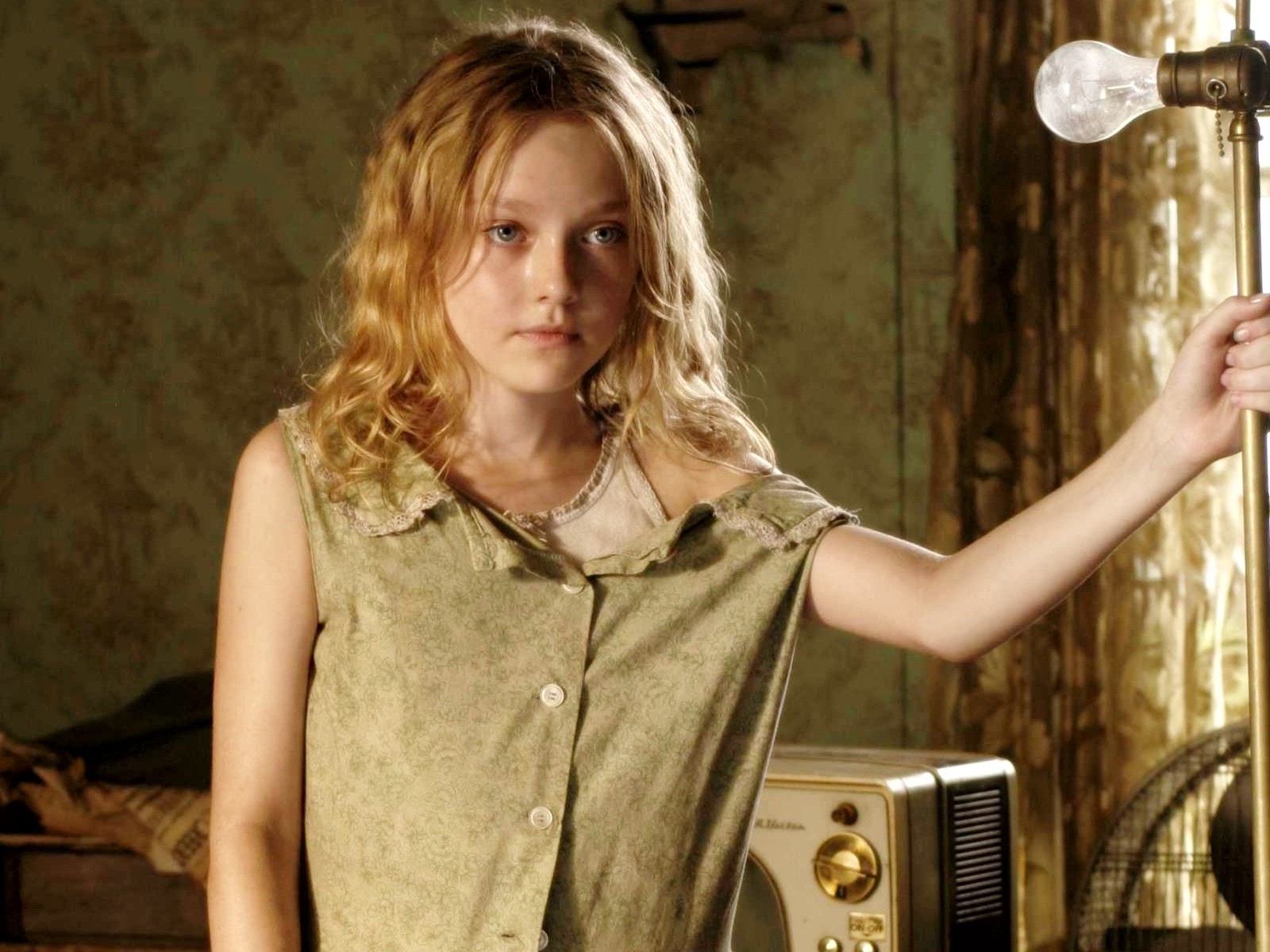 Dakota Fanning Hd Wallpaper