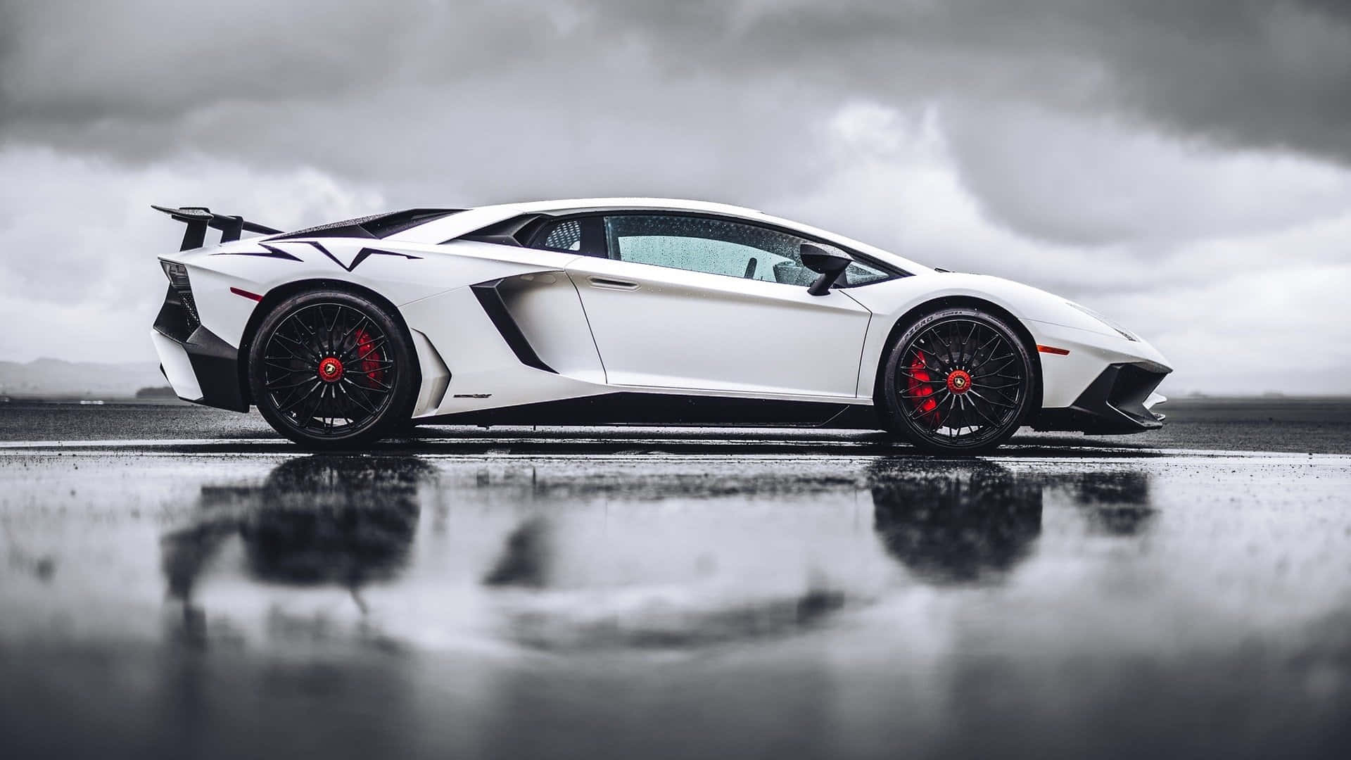 Caption Stunning Lamborghini Aventador In Midnight City Mrsmpruht1ywb463 Wallpaper