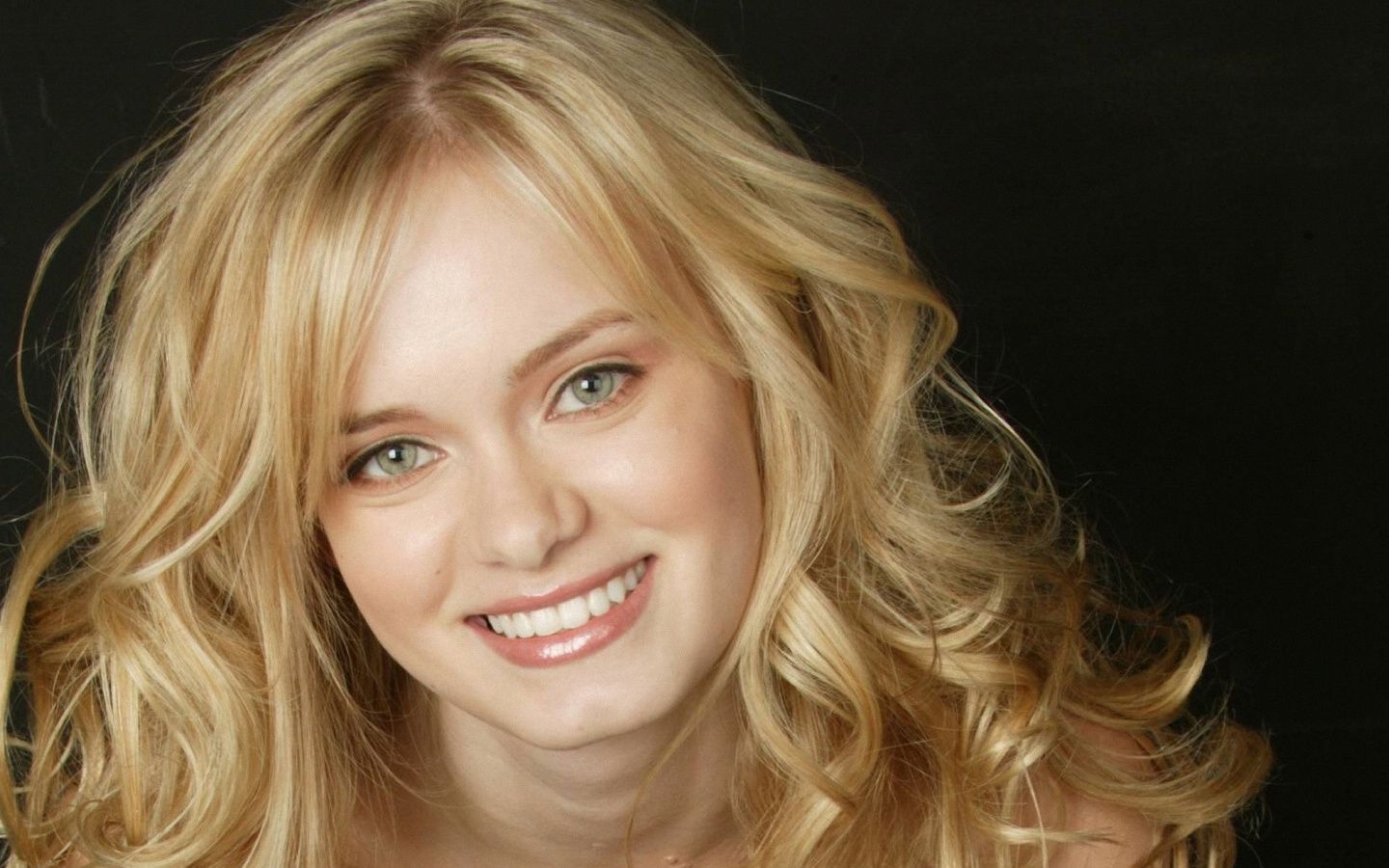Sara Paxton Wallpaper HD Background Of Your