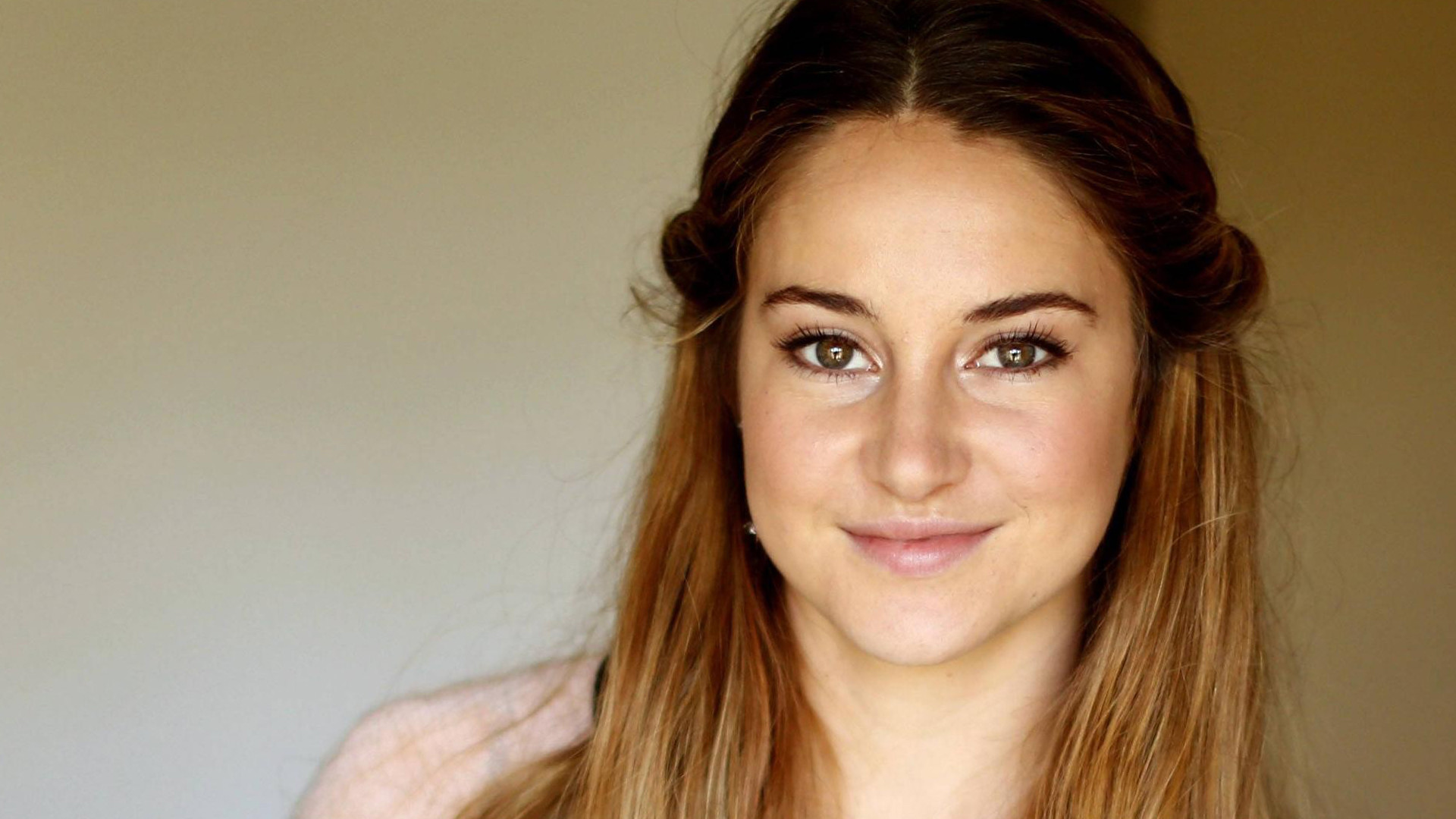 Shailene Woodley Wallpaper