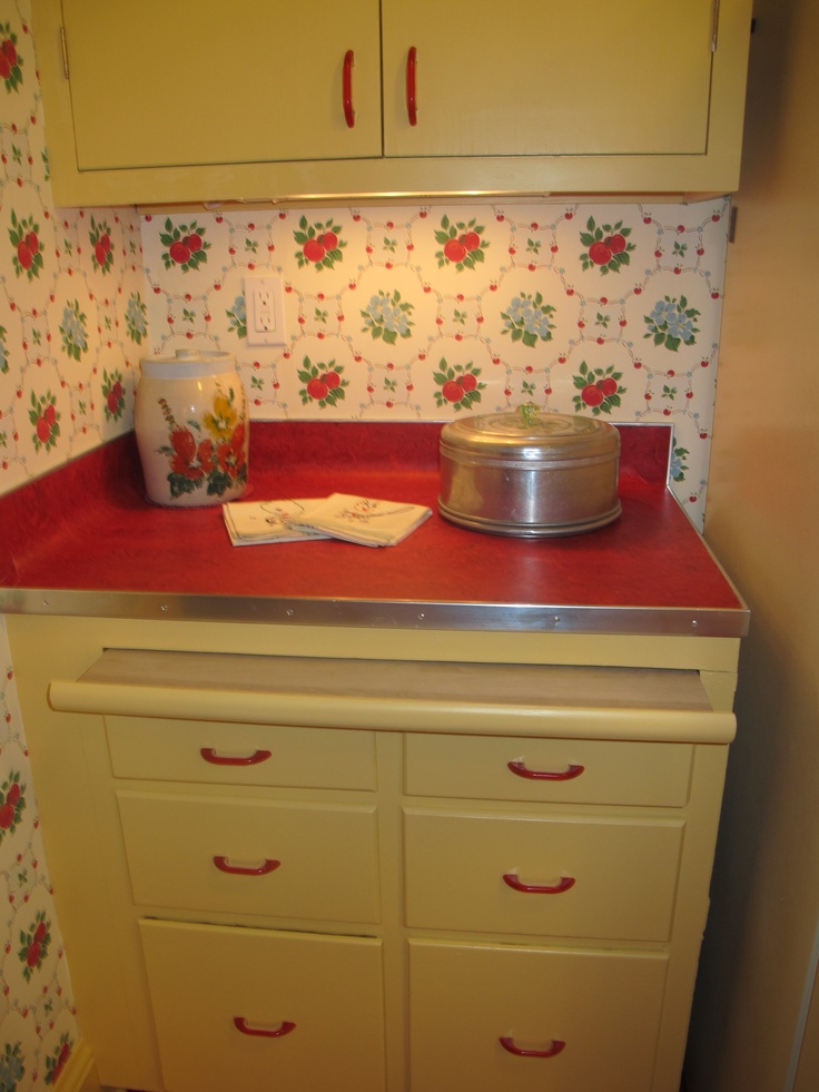 Retro Kitchen With Apple Betty Wallpaper From Bradbury