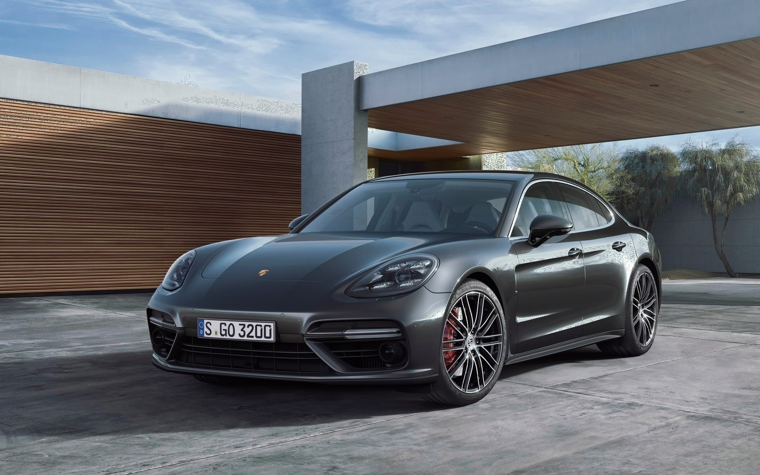 Ulta HD Porsche Panamera Turbo Wallpaper