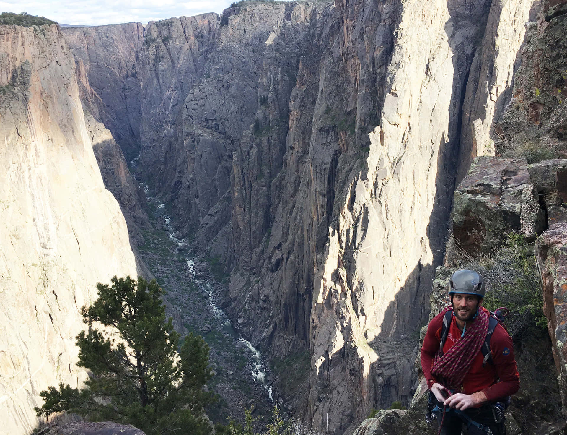 Experience The Grandeur Of Black Canyon Wallpaper