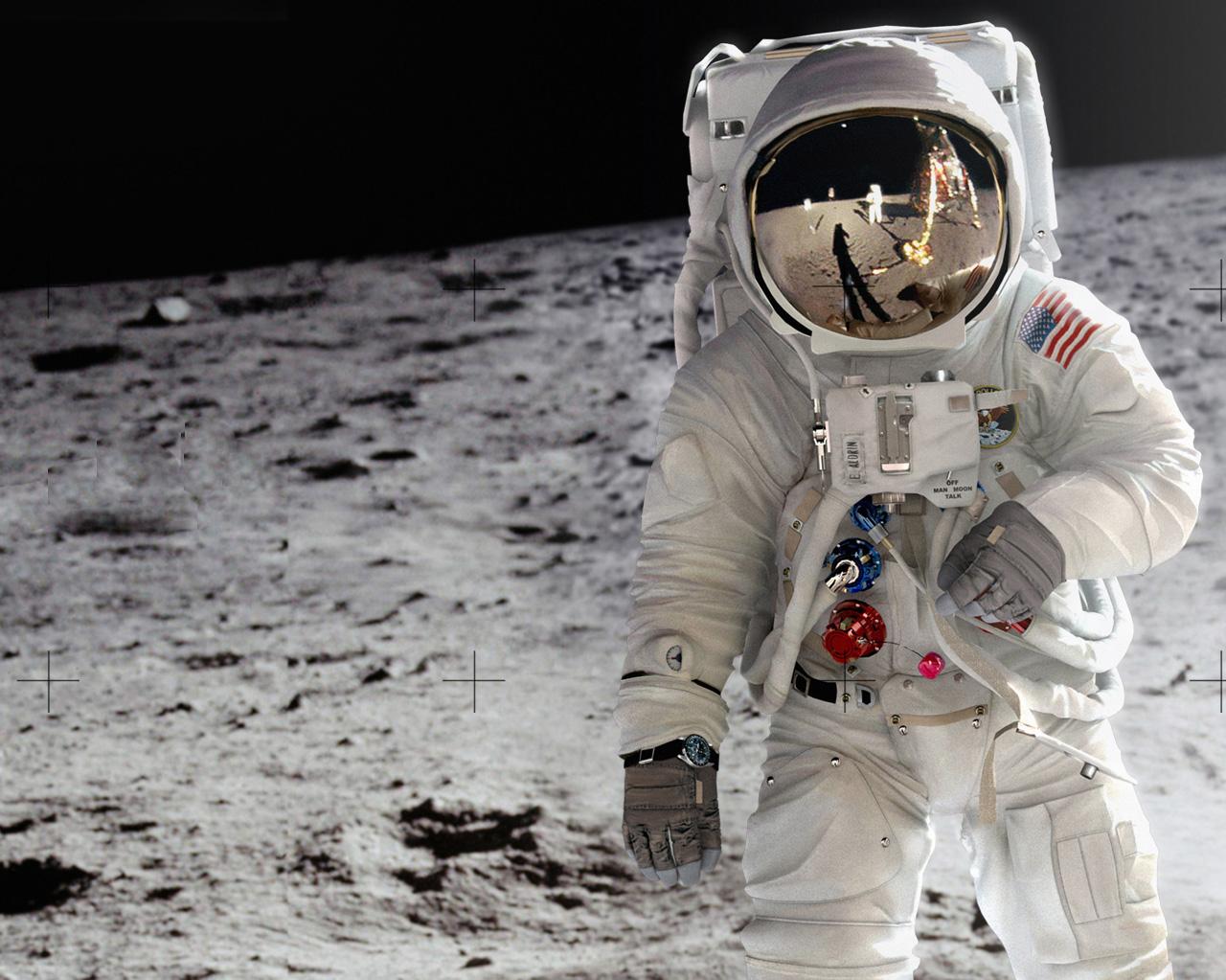 Free download Amazing Astronaut in Moon Wallpaper 1280x1024