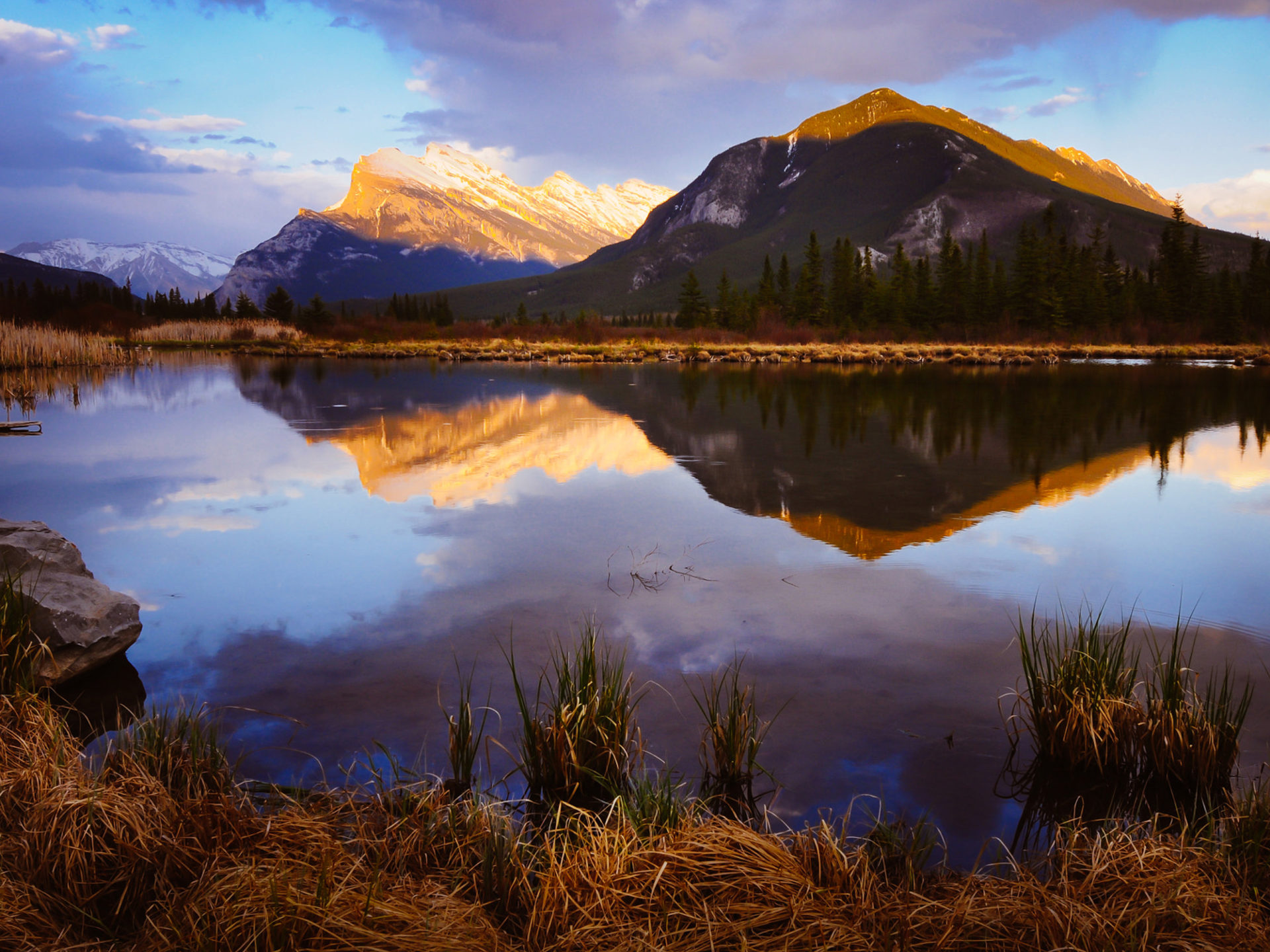 Vermilion Lake In Banff Alberta Canada Morning Sunrise Landscape