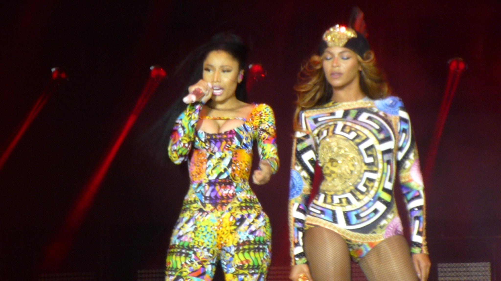 Beyonc and Nicki Minaj perform Flawless remix in Paris 2048x1152