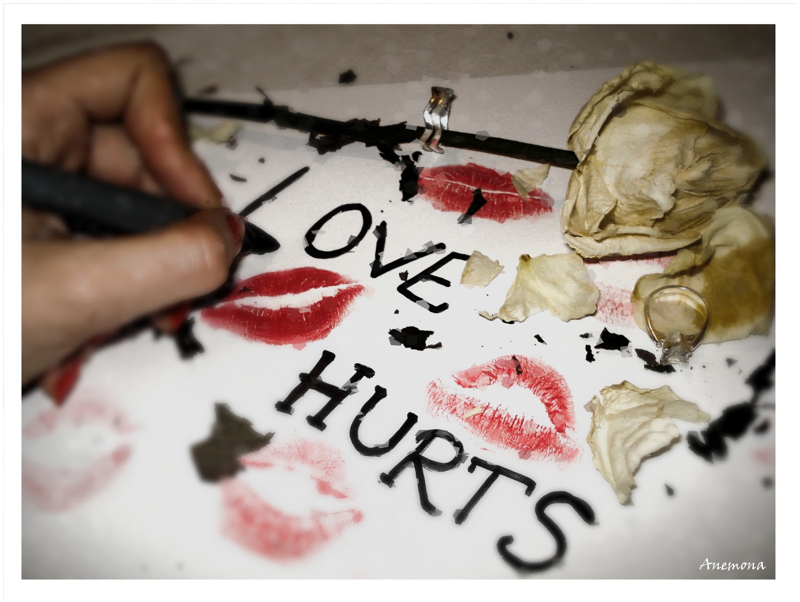 Wallpaper Love Hurts