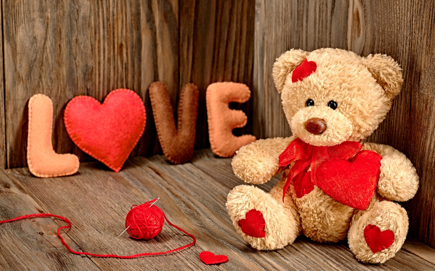 Teddy Bear Holding Heart Love HD Wallpaper