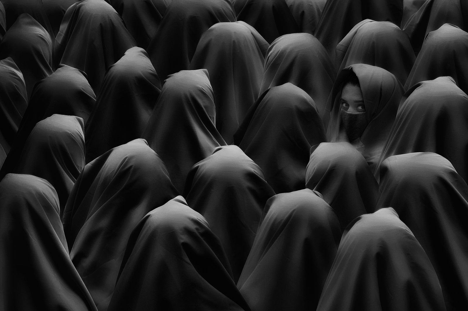 A black and white photo of a wave of sand photo – Free Background Image on  Unsplash, image size:1600x1066