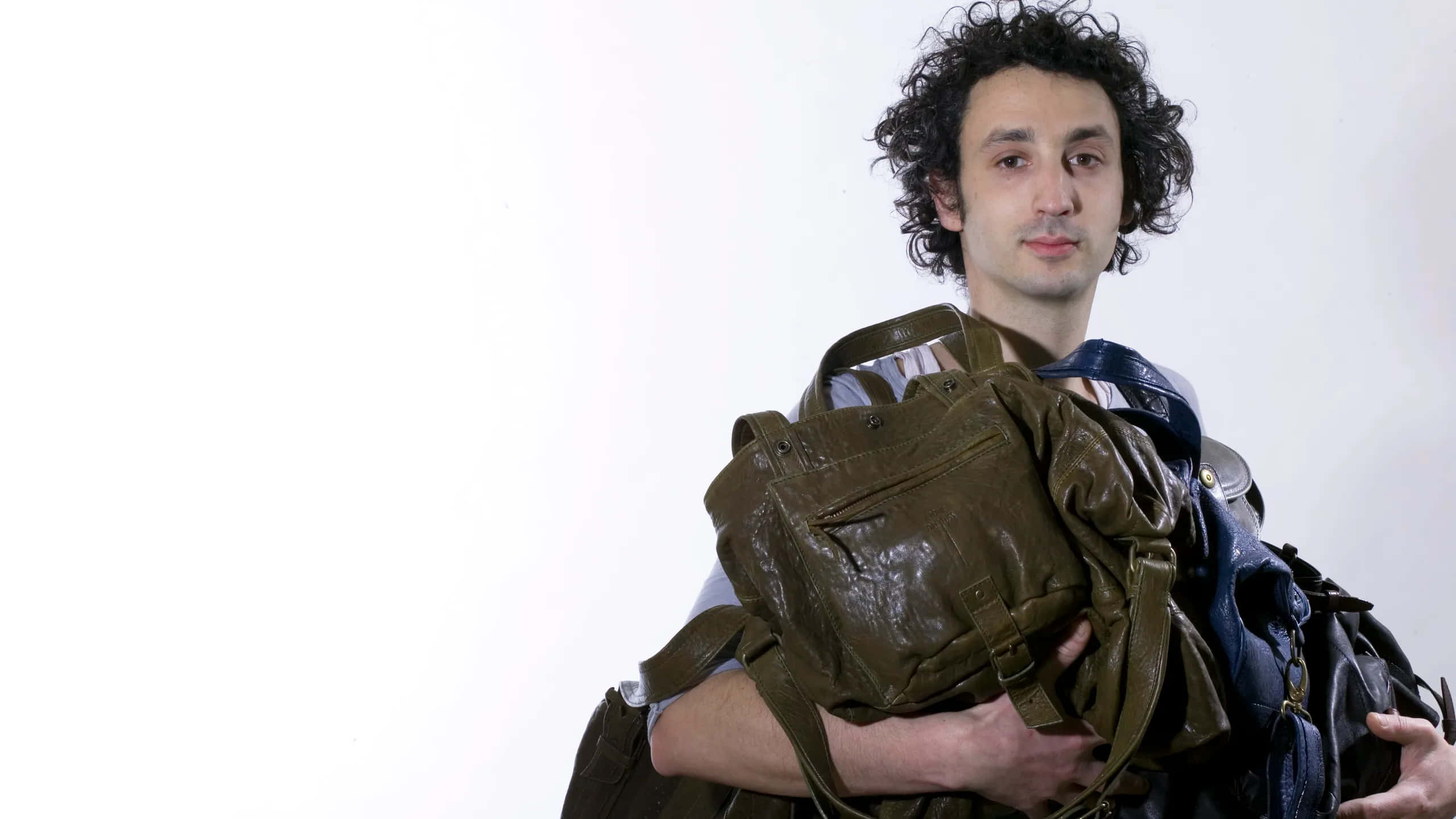 J R Me Dreyfuss Carrying His Bags Wallpaper