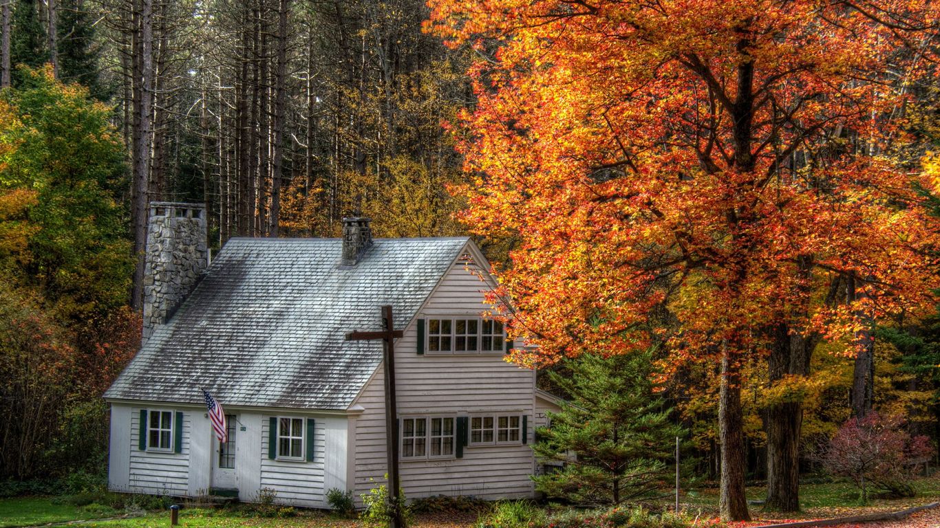 Small White House In The Autumn Wallpaper