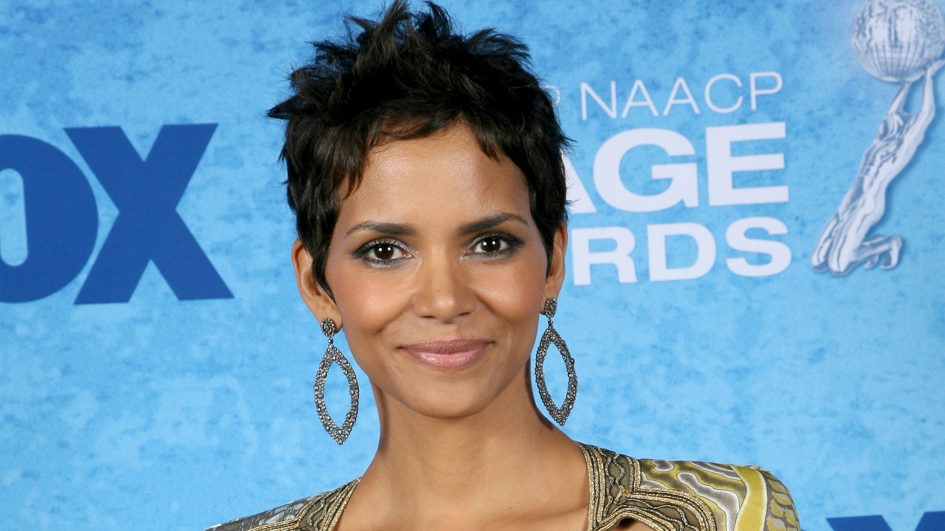 Halle Berry Hollywood Actress With Earing Wallpaper HD