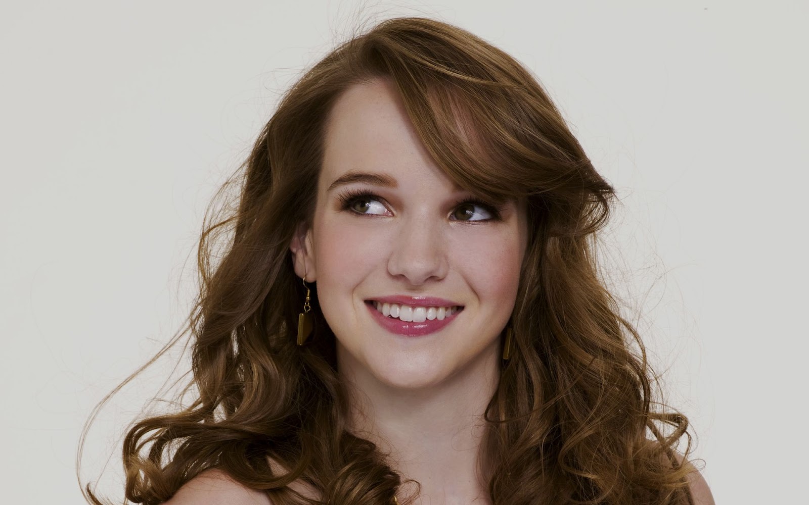 Hollywood Kay Panabaker Profile Pictures Image And Wallpaper