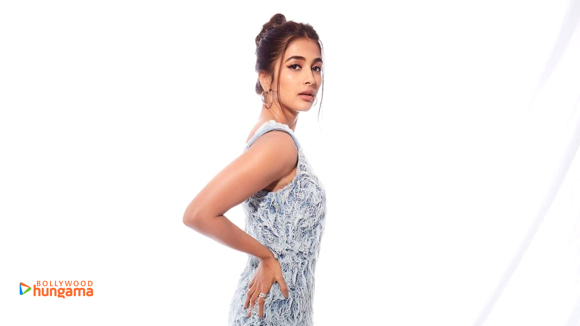 Pooja Hegde Wallpaper