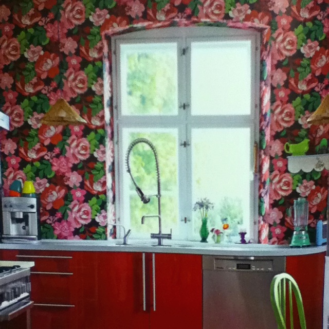 Bold Floral Wallpaper On One Wall Home Artsy Non Traditional