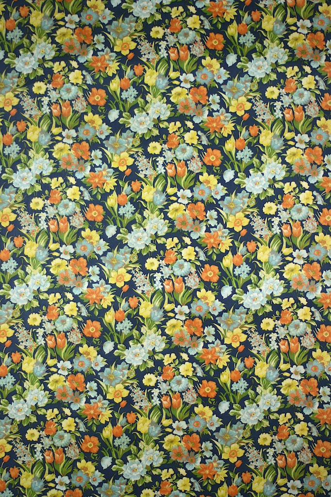 1960s Vintage Floral Wallpaper With Colorful Flower Pattern