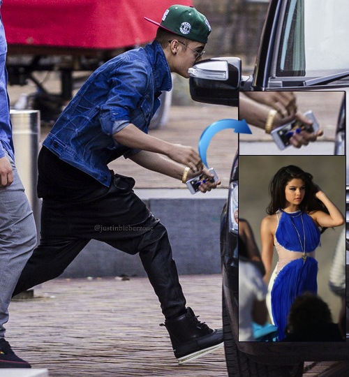 Aww Justin Bieber S iPhone Wallpaper Is Selena Gomez