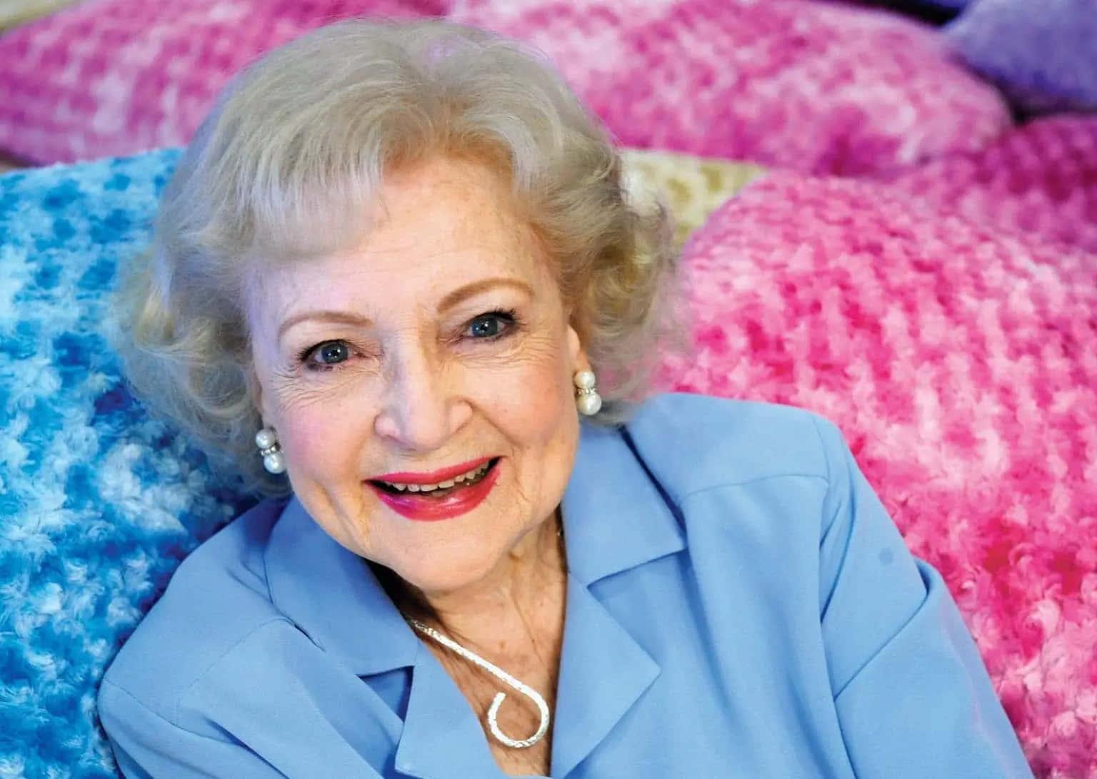 An Elegant And Charismatic Betty White In A Close Wallpaper