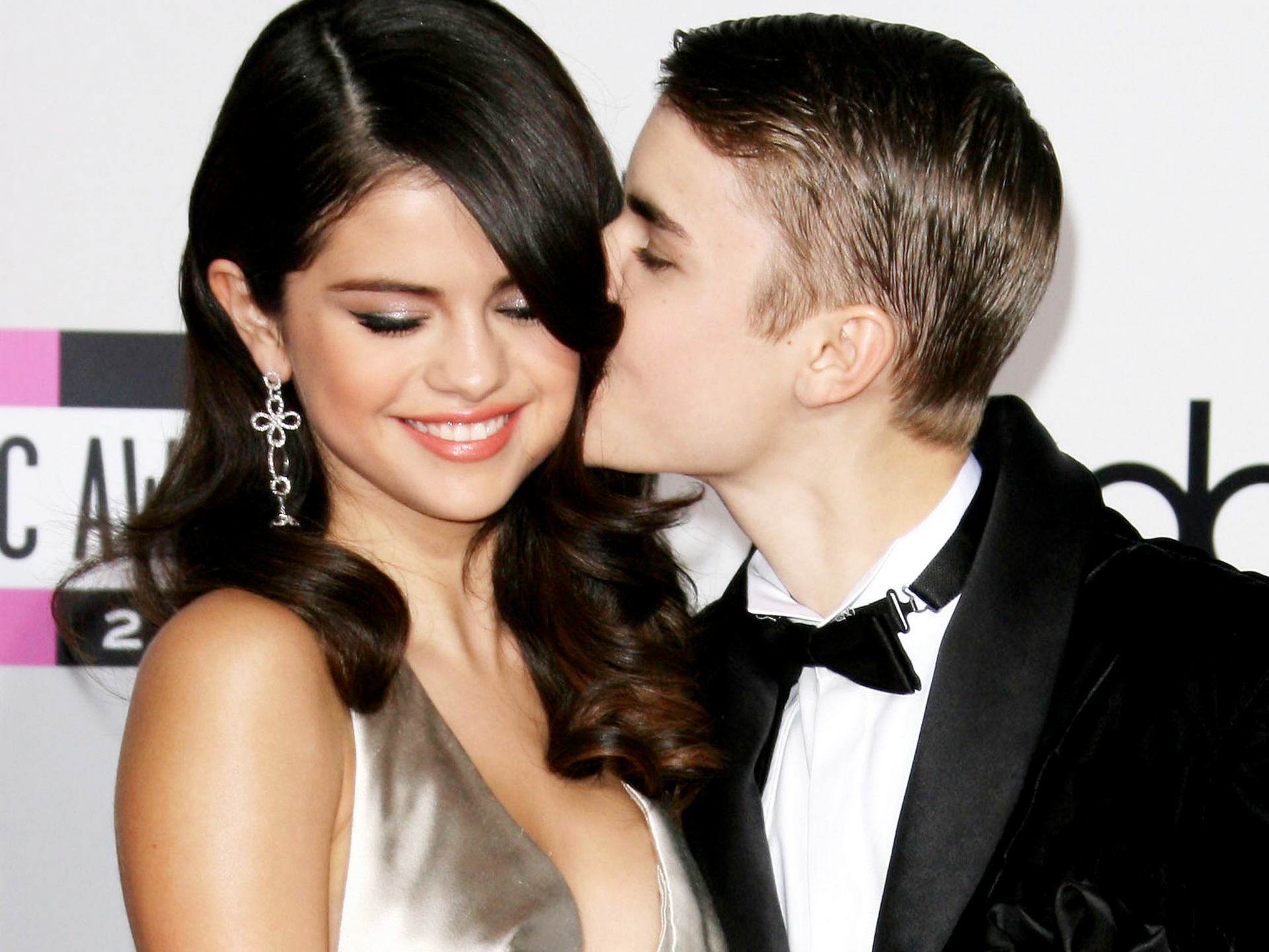 Justin Bieber And Selena Gomez Wallpaper Imagebank Biz