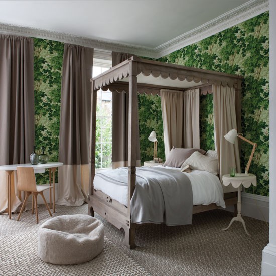 Free Download Forest Green Bedroom With Four Poster Bed