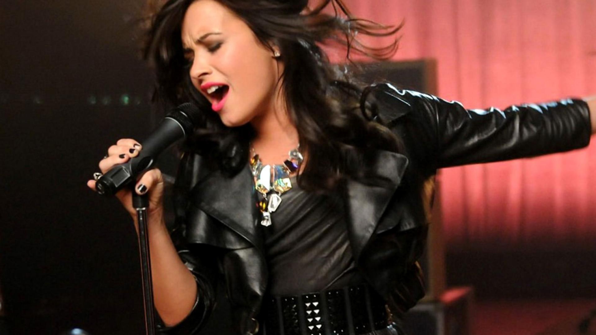 Demi Lovato Singer HD Wallpaper