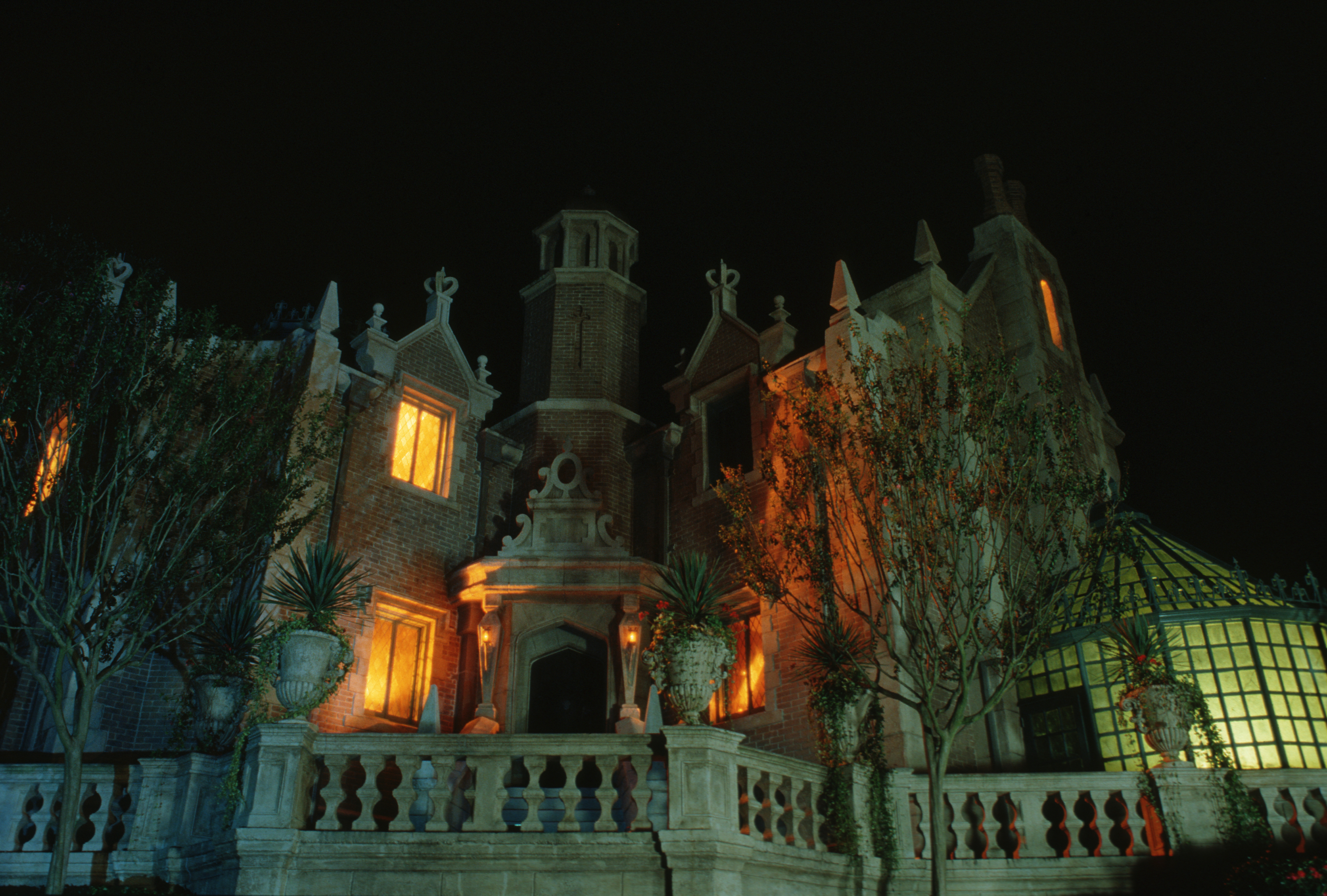 Disney Haunted Mansion The Attraction