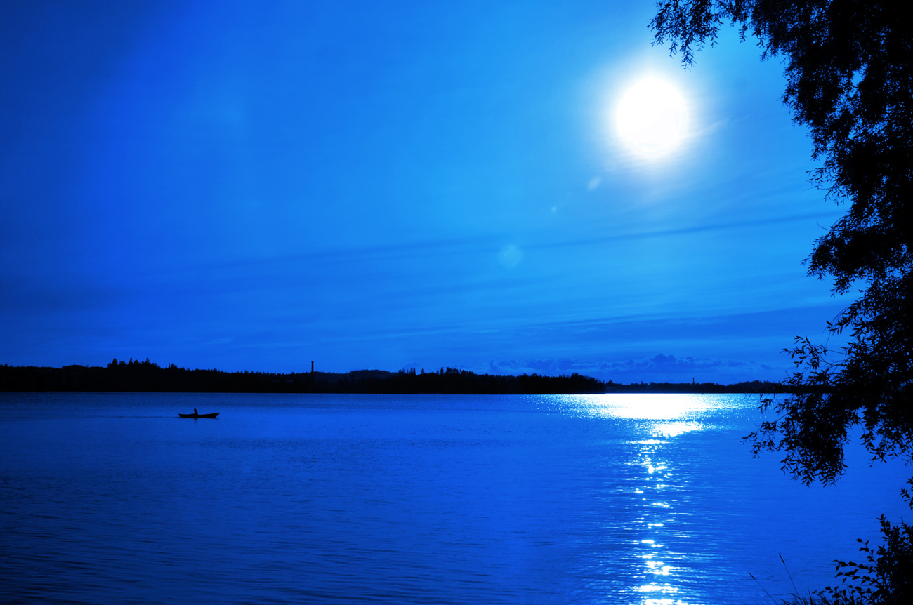 Qq Wallpaper Blue Moon Light