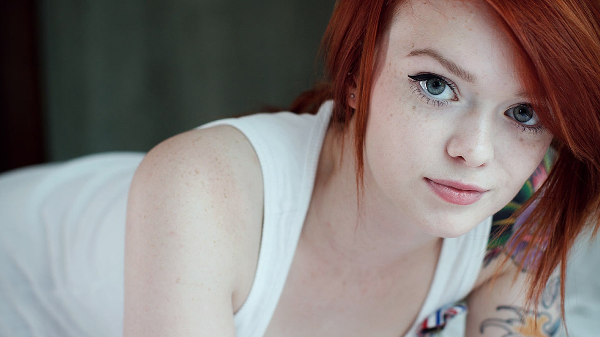 Redhead White Tanktop Desktop Pc And Mac Wallpaper