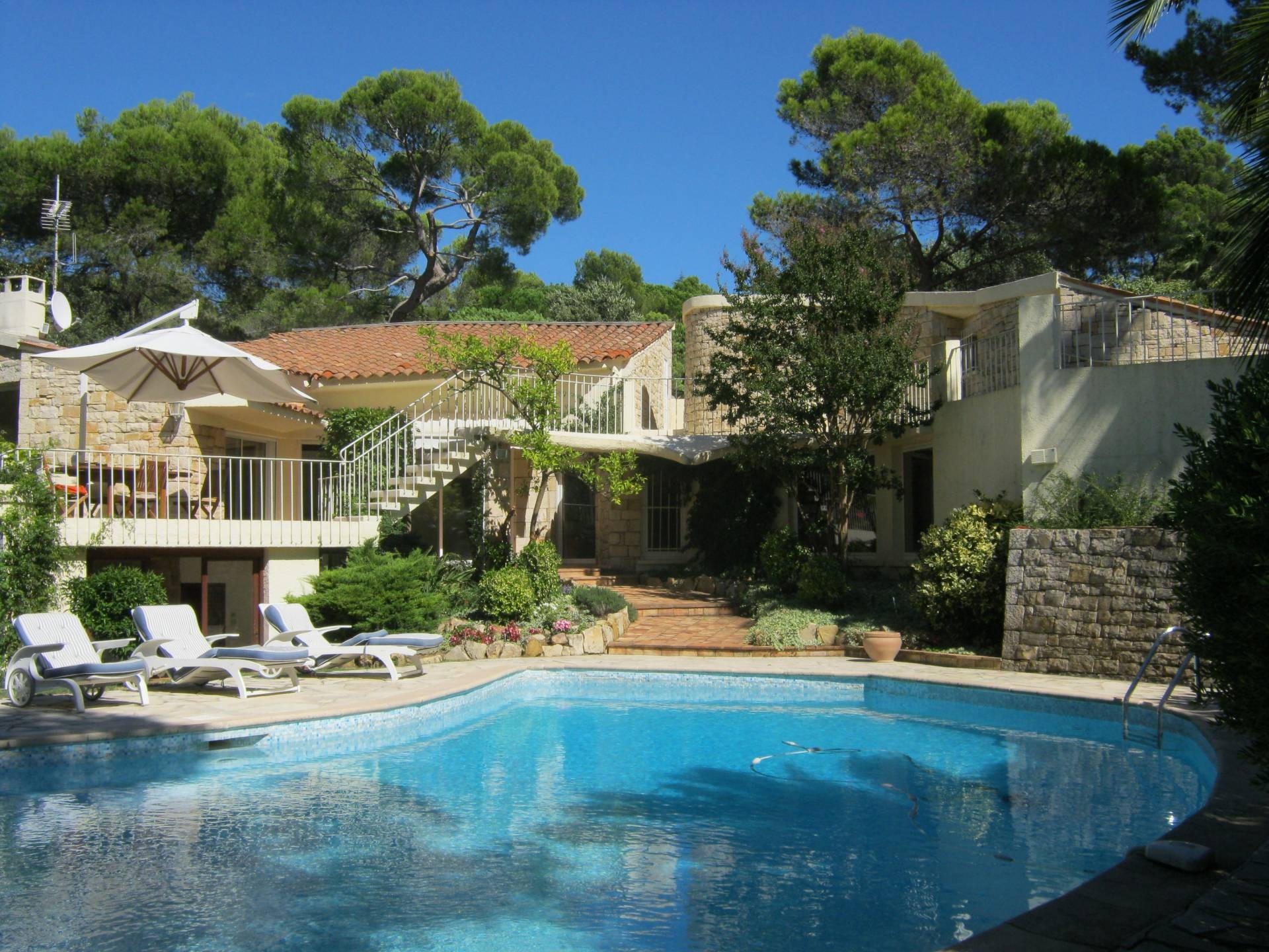 Luxury Bungalow in Mougins with Swimmingpool HD Wallpapers