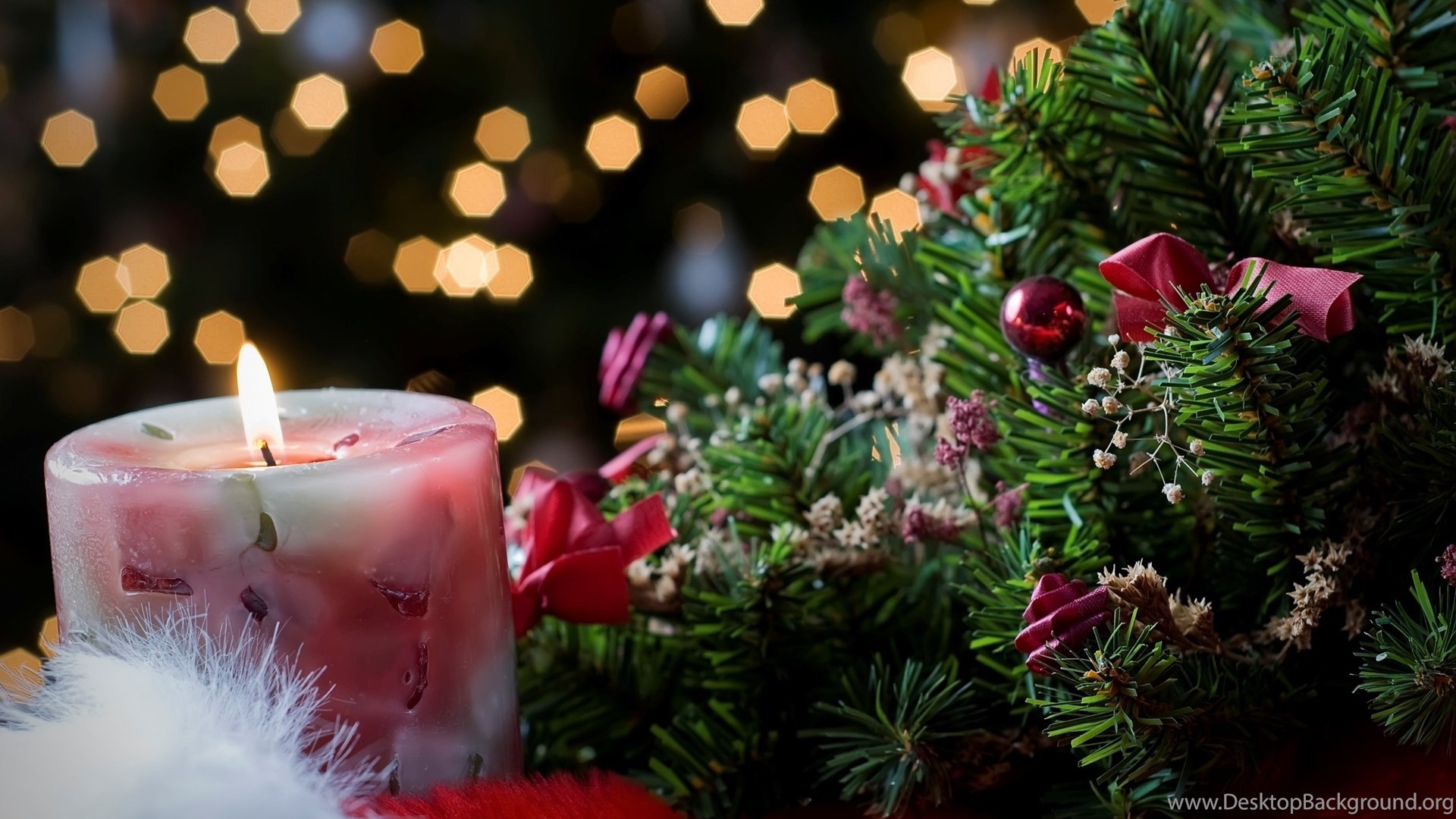 Mistletoe And Candle Christmas Spirit Desktop Wallpaper