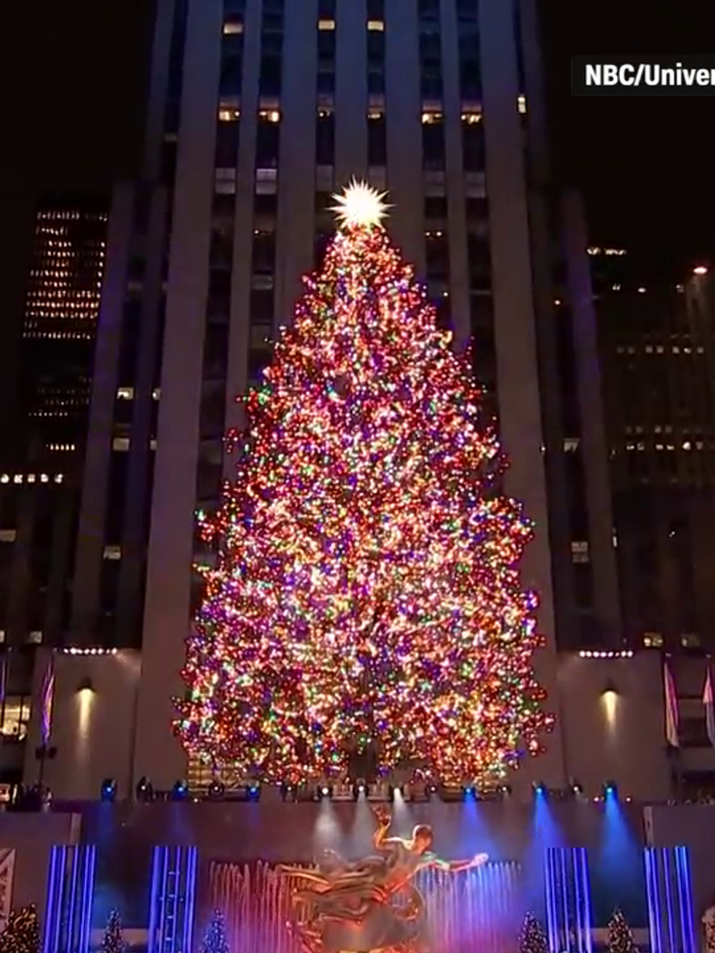 Watch The Famous Rockefeller Christmas Tree Lights Up For