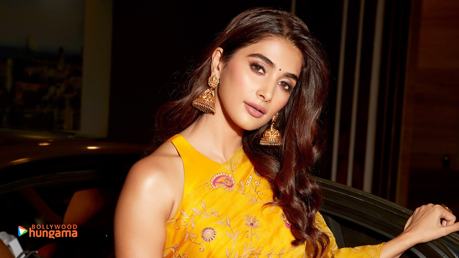 Pooja Hegde Wallpaper S Lavish Lifestyle