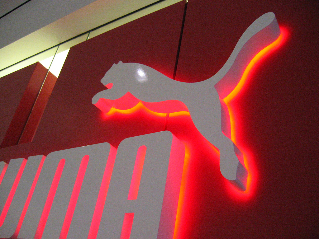 puma logo blue wallpaper