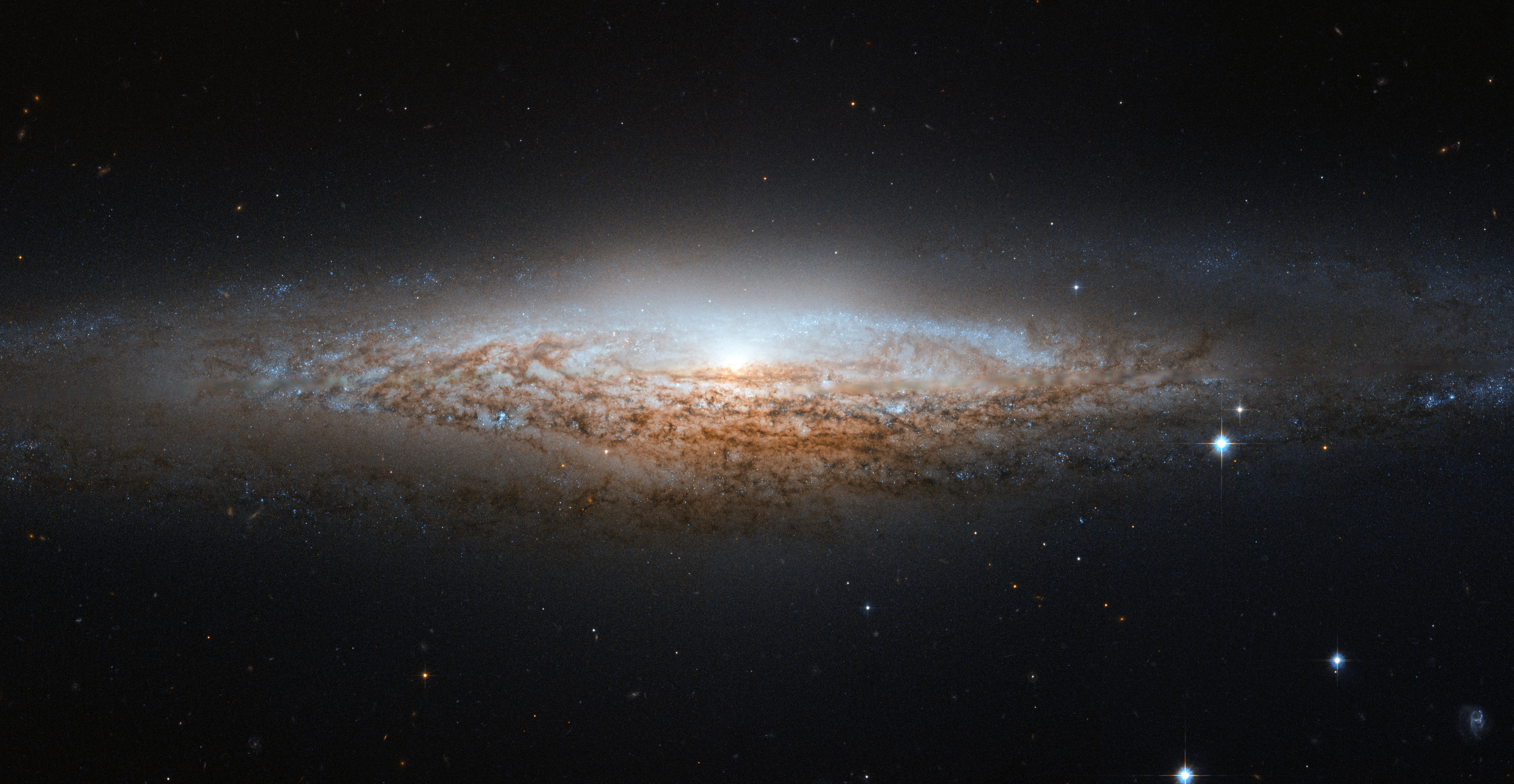 Nasa Hubble Spies A Spiral Galaxy Edge