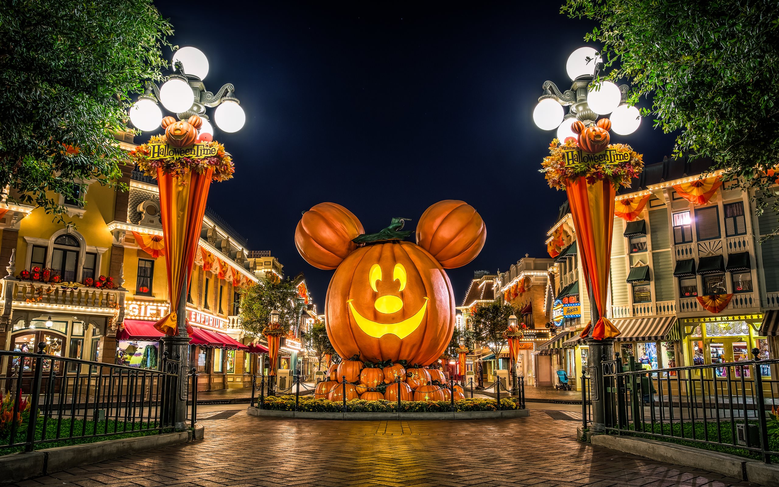 Disneyland Halloween Background Pumpkins