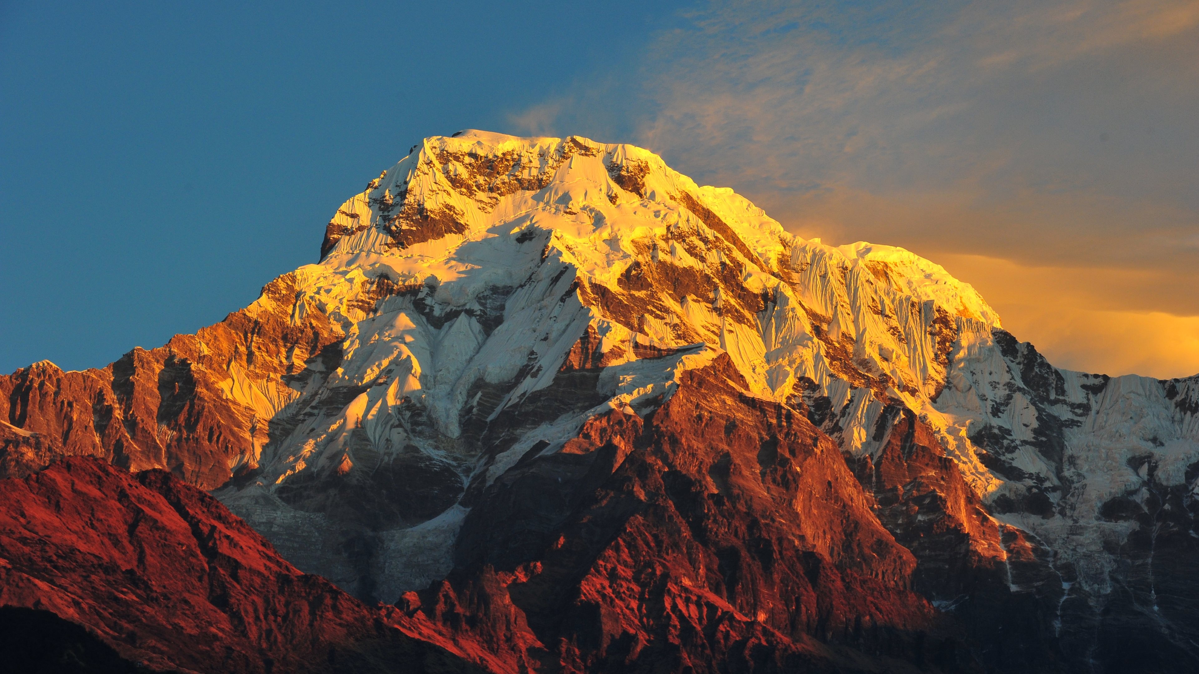 4K Wallpaper: Majestic Snow-Capped Mountain at Sunset